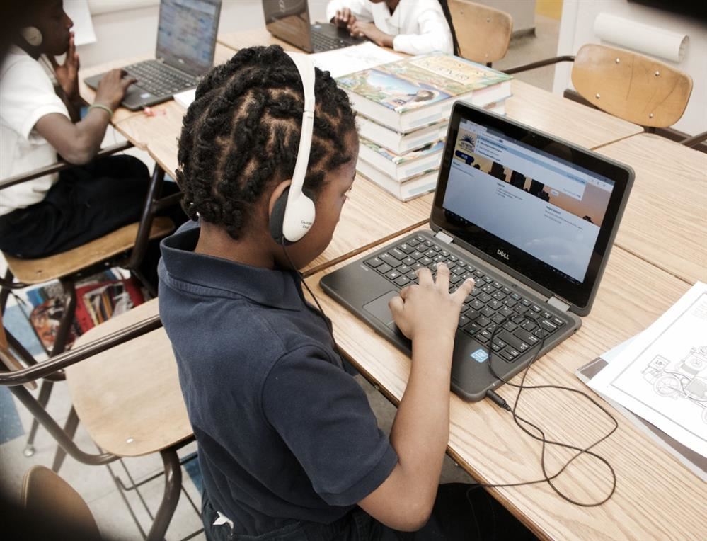  Student on laptop